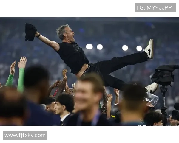 探寻巴黎的足球明星背后故事与成就揭秘 探寻巴黎的足球明星背后故事与成就揭秘