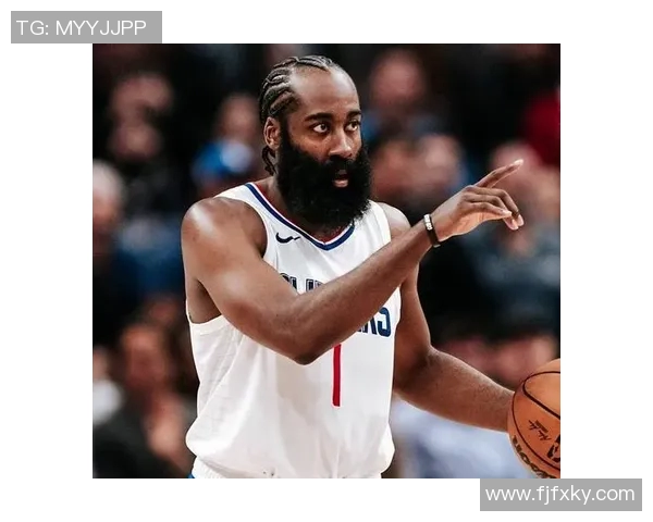 足球明星与篮球明星哈登的巅峰对决与运动生涯精彩瞬间探讨