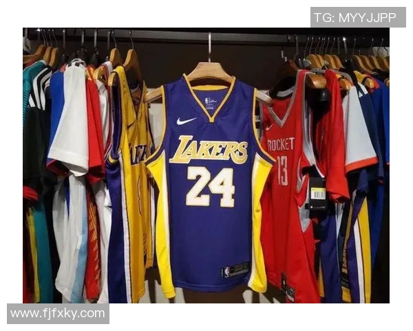 足球明星摩托在上海激情四溢引发球迷热潮与城市狂欢盛宴