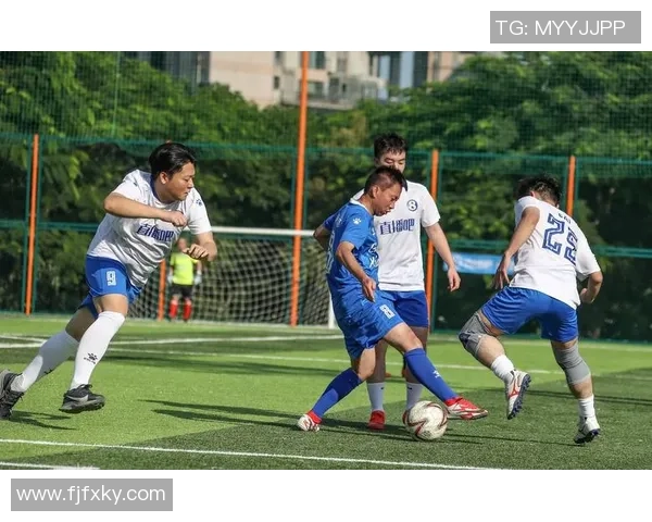 南京足球队荣登全国足球团队协作排行榜第九名展现团队精神与实力