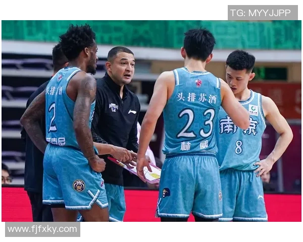 南京篮球队在锦标赛中的耐力与韧性展现全面分析与点评